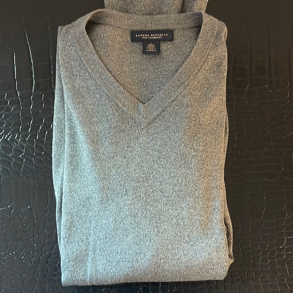 MEN’S BANANA REPUBLIC SILK CASHMERE GREY SWEATER
